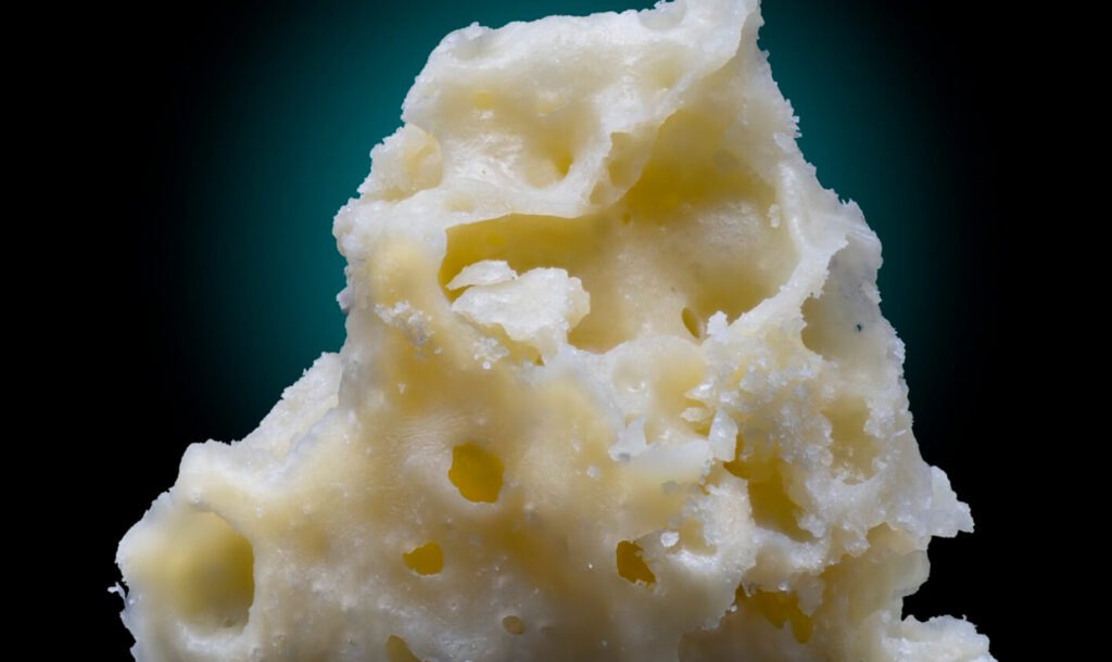 What Does Crack Look Like? Appearance, Signs, and Risks of Use