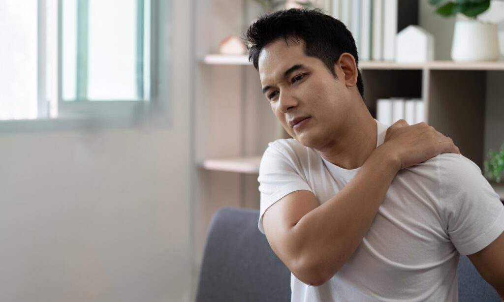 Acute alcoholic myopathy requires immediate medical attention. Warning signs include sudden, severe muscle pain and swelling following heavy drinking, dark or cola-colored urine